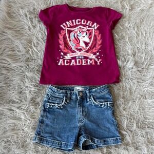 ink tee with unicorn graphic. Blue denim shorts with‎ pockets.